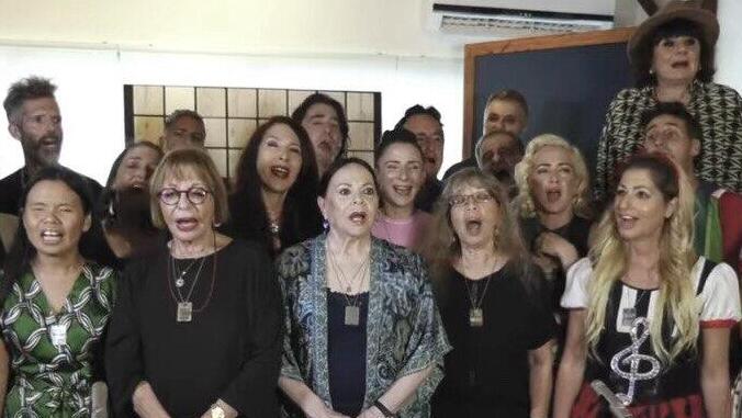 מתוך הקליפ "עם אחד שיר אחד"