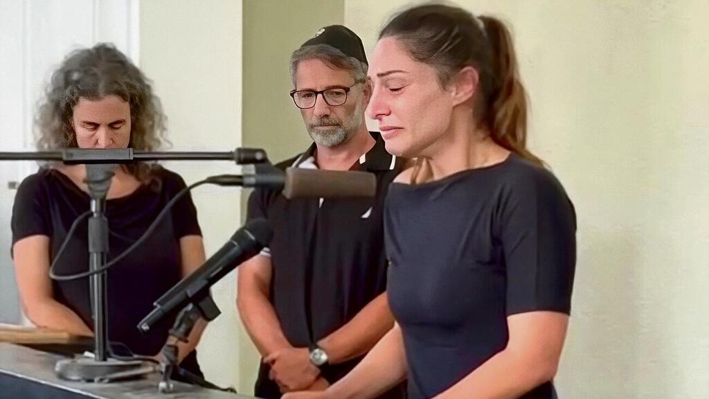 נתנה הצצה כנה וחשופה לאבל הפרטי שלה. מעיין אדם (צילום: טיקטוק) מעיין אדם בלוויה