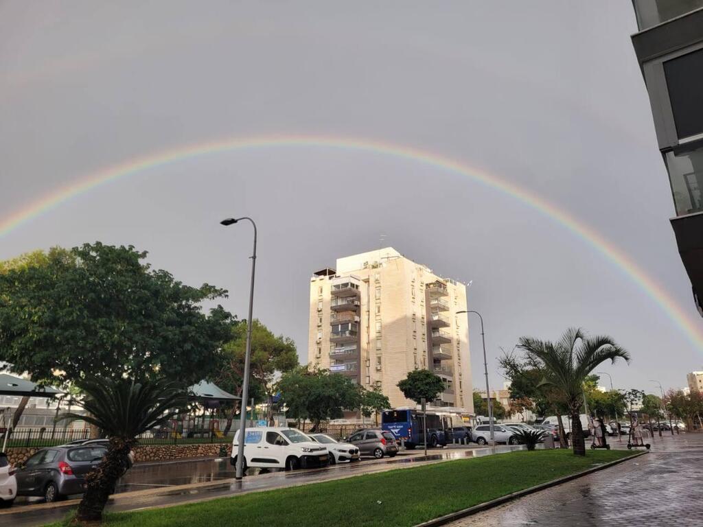 קשת בענן בשמי תל אביב (צילום: ספיר לוין) קשת בענן בשמי תל אביב