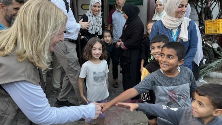 מנכ"לית UNICEF בביקורה ברצועת עזה בנובמבר מנכ"לית קרן החירום הבין-לאומית של האו"ם לילדים יוניצ"ף קתרין ראסל ביטלה היום ביקור מתוכנן במדינת ישראל