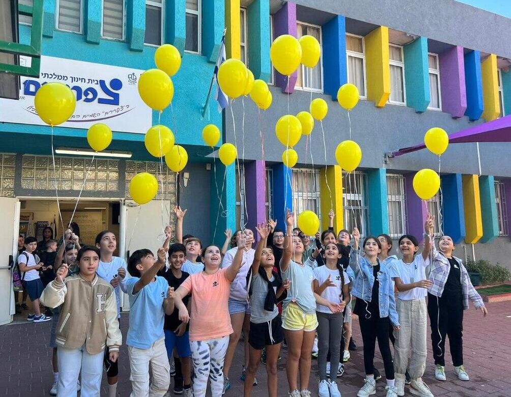 בלונים גם באשדוד ביום הולדתו ה-19 - הפרחת בלונים באשדוד להשבתו של תמיר נמרודי שנחטף לרצועה עזה