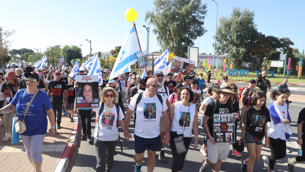 צילום: יריב כץ משפחות החטופים צועדות לכיוון ירושלים