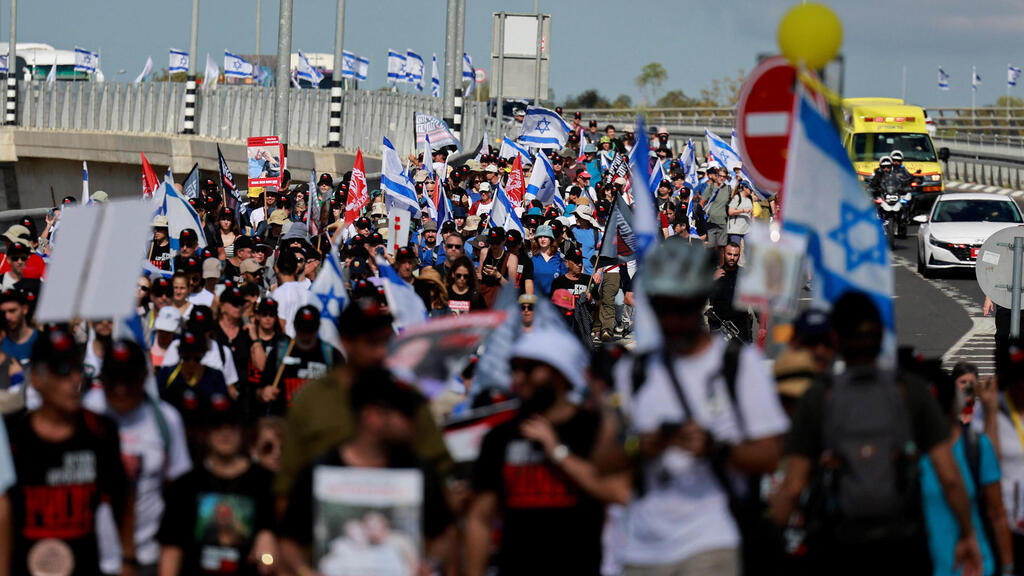 משפחות החטופים צועדות לכיוון ירושלים