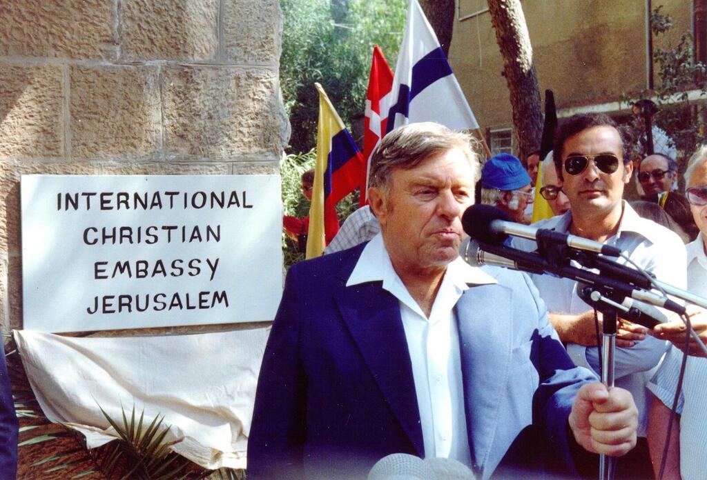 Then-Jerusalem Mayor Teddy Kollek at the opening of the International Christian Embassy Jerusalem in 1980