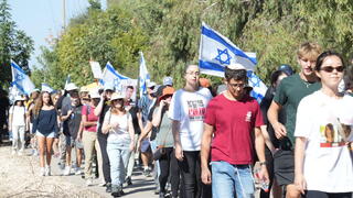 צעדת המשפחות למען החטופים והחטופות מקיבוץ גזר ללטרון