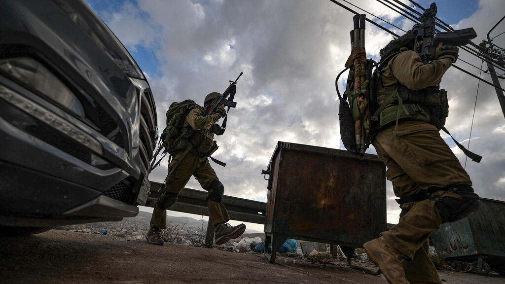 פעילות צה"ל באזור שכם. עצרו מאות פעילי חמאס כמהלכי מנע (צילום: Jaafar ASHTIYEH / AFP) כוחות צה"ל במחנה הפליטים בלאטה