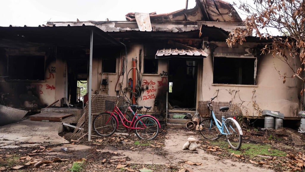Destruction at Kibbutz Kissufim after the Hamas massacre (Photo: Menahem Kahana / AFP) קיבוץ כיסופים