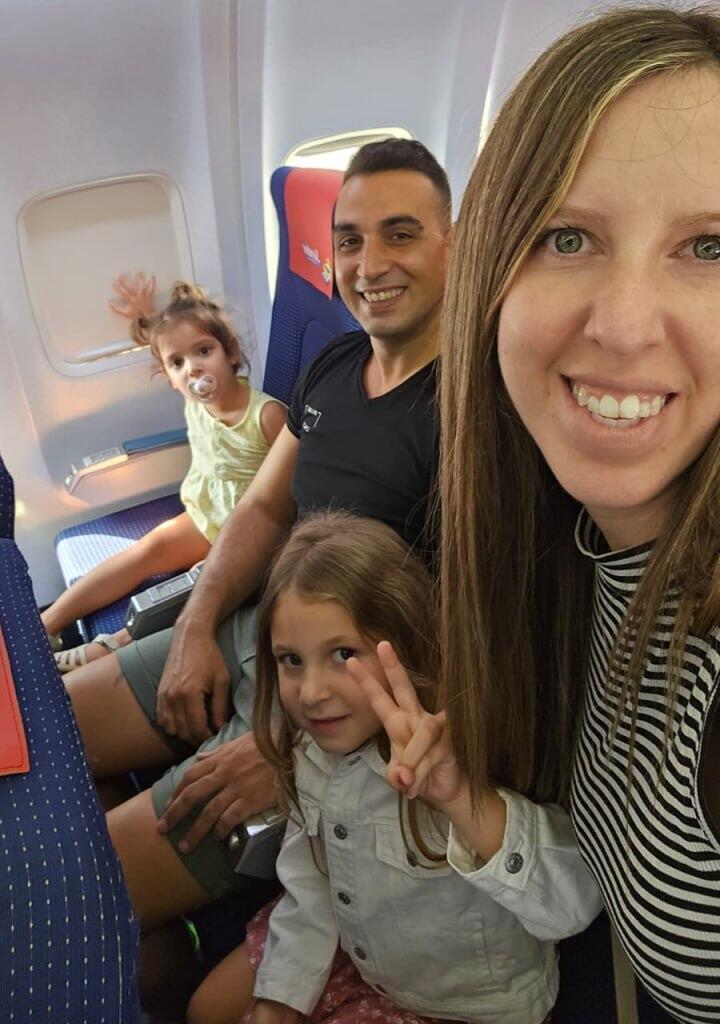 יוני, דורון והבנות רז ואביב, בתמונה מהעבר. עכשיו שוב ביחד דורון כץ אשר רז ו אביב