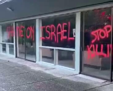 הכתובות שרוססו על בית הכנסת בסיאטל