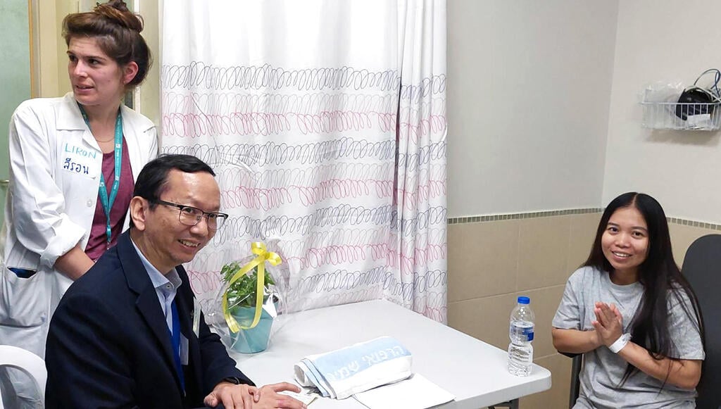 נטווארי מולקאן אחרי שחרורה (צילום: EPA/THAI MINISTRY OF FOREIGN AFFAIRS / HANDOUT) עובדים זרים תאילנדים בתל אביב אחרי שחרור משבי חמאס עזה