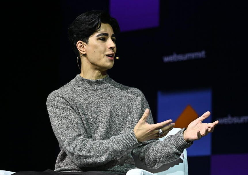 זורק חצים לכל עבר. אומיד סקובי (צילום: Sam Barnes/Getty Images) אומיד סקובי