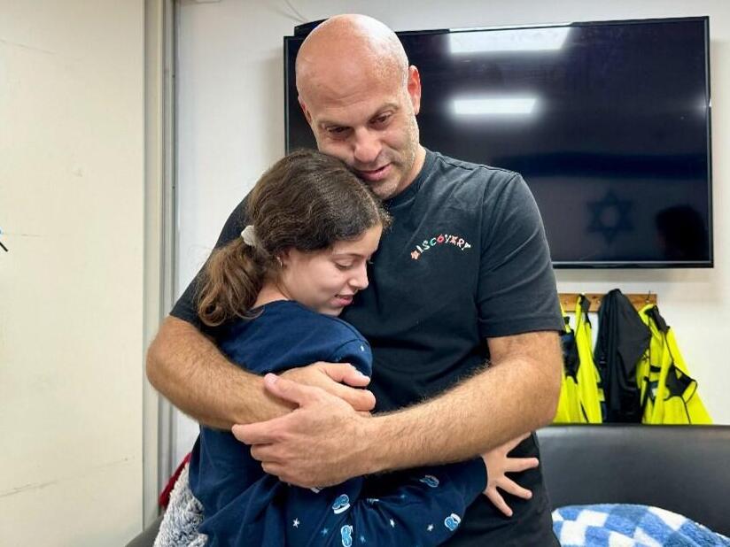 המפגש הראשון בין הילה רותם שושני לדוד שלה (דובר צה"ל) המפגש הראשון בין הילה רותם שושני לדוד שלה