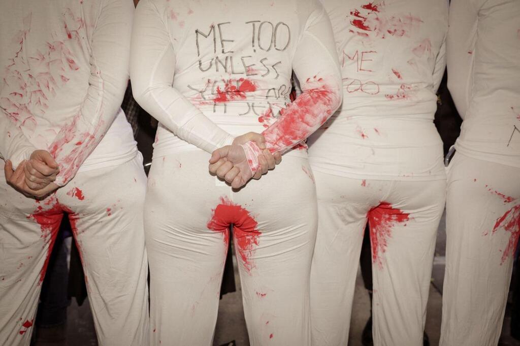 Women protest outside UN Women HQ in New York over silence on Hamas atrocities (Photo: Omer Kaplan) נשים מפגינות מחוץ למטה ארגון האו"ם לקידום והעצמת נשים בניו יורק על שתיקת הזוועות שביצעו מחבלי חמאס