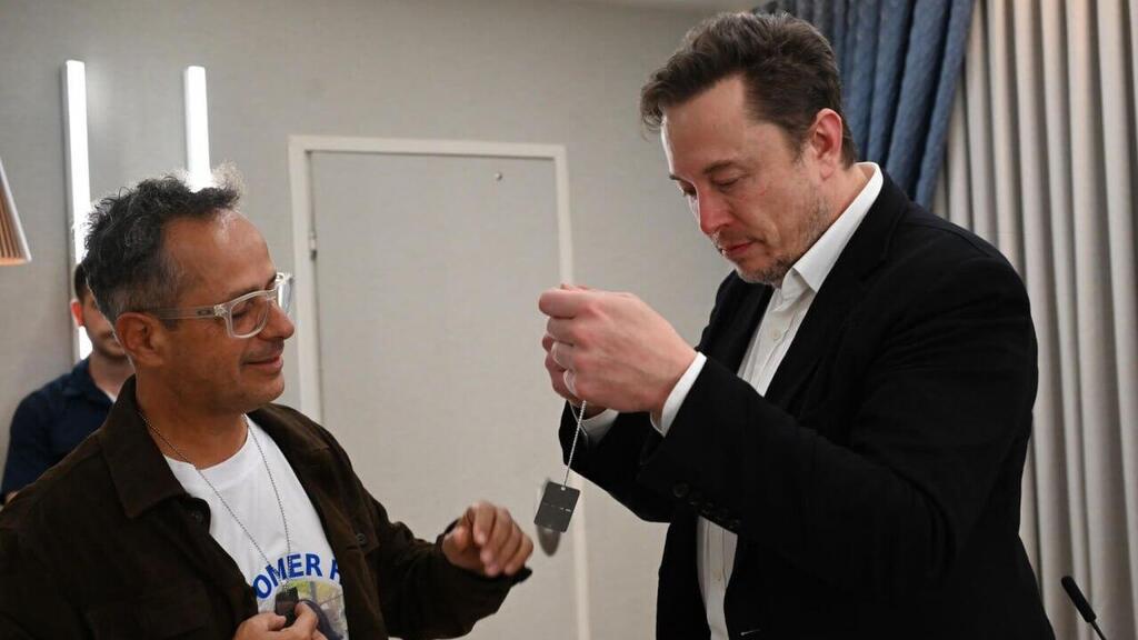 Elon Musk in his visit to Israel (Photo: Haim Tzach, GPO) יצחק הרצוג, אילון מאסק ונציגי משפחות החטופים