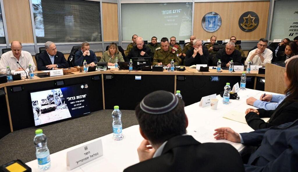 יבחן גם את התנהלותו. הקבינט המדיני-ביטחוני (צילום: חיים צח / לע״מ) ראש הממשלה בנימין נתניהו בהערכת מצב בקבינט המדיני ביטחוני בקריה בתל אביב