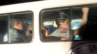 חטופים ברכבי הצלב האדום משתחררים מידי שבי חמאס