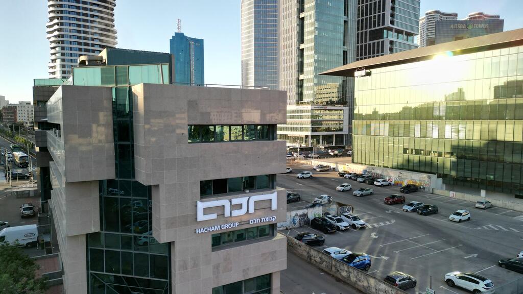 חצי קומה בבעלות קבוצת חכם שיכולה להיות מיועדת להסבה (צילום: מאור מויאל) חצי קומה בבעלות קבוצת חכם מיועדת להסבה