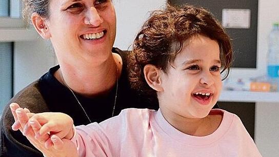 אביגיל עידן וקרובת משפחתה לאחר השחרור