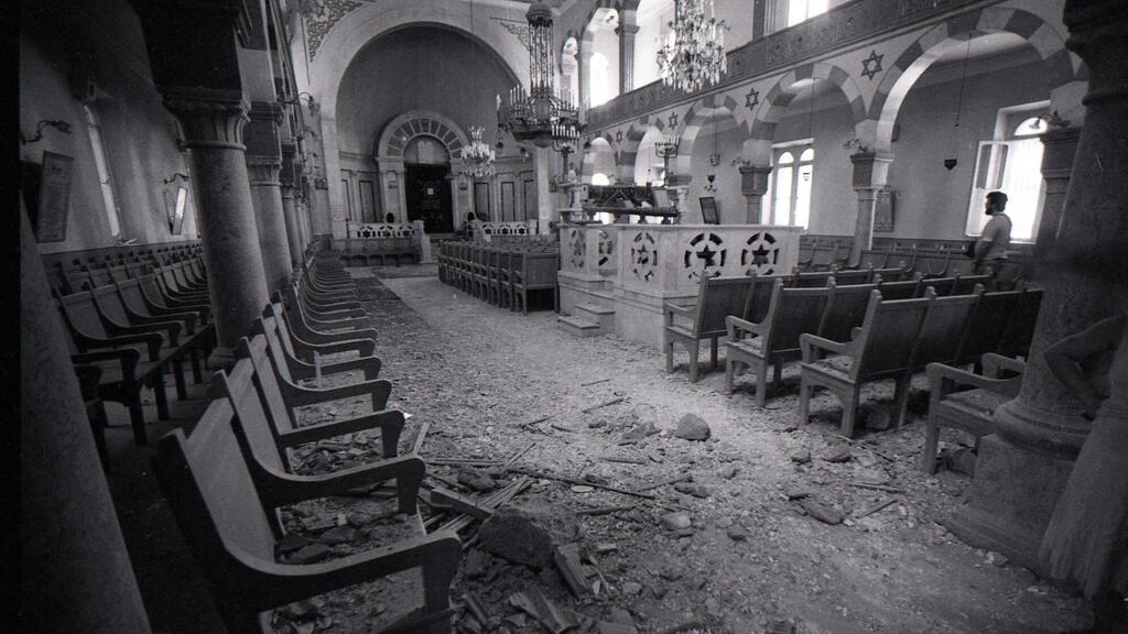 The ruins of Magen Avraham Synagogue in Beirut, 1982 (Photo: Micha Bar-Am) הריסות בית הכנסת מגן אברהם בביירות, 1982