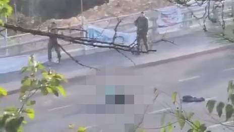האזרח שניטרל את המחבל בפיגוע בירושלים נורה על ידי חיילים