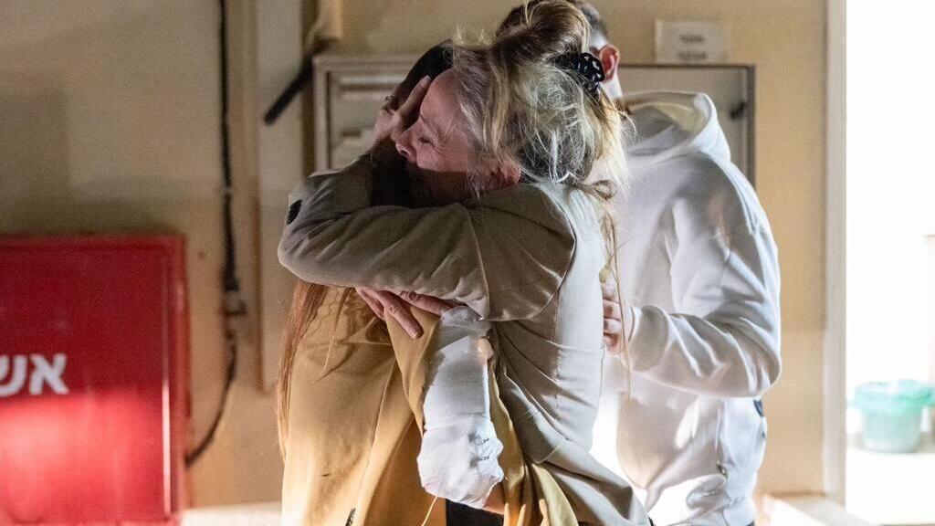 Mia Schem, finally in her mother's arms after being released from Hamas captivity מייה שם פוגשת את אמה לראשונה, לאחר השחרור מחמאס