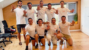 חניכי מכינת "חמש אצבעות". חיבוק לעוטף yk13699401