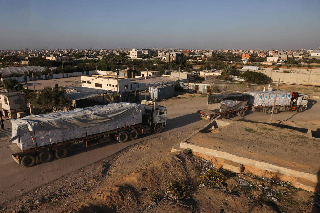 צילום: SAID KHATIB / AFP תיעוד משאיות הסיוע ההומניטארי הנכנסות לצפון רצועת עזה