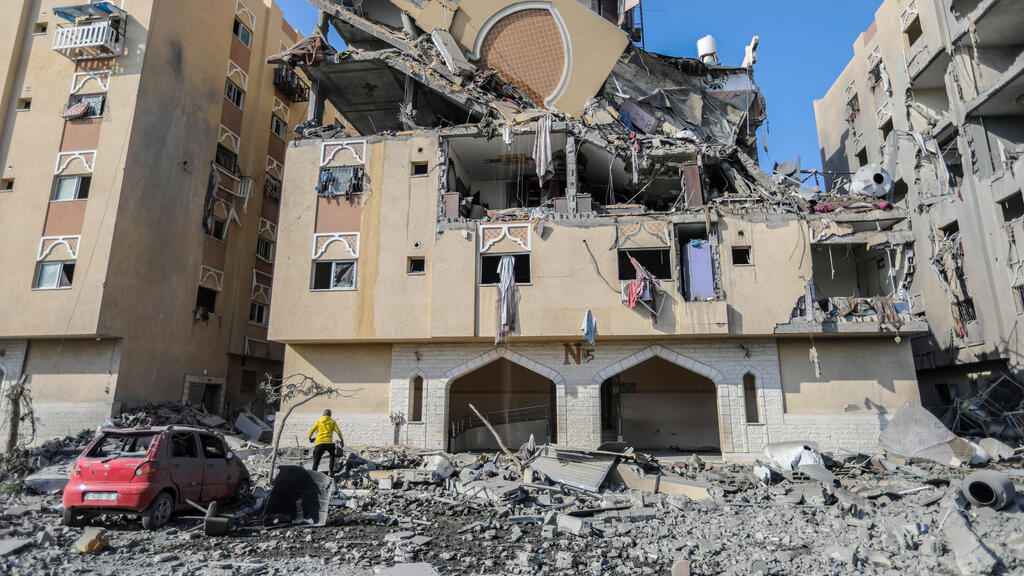 Aftermath of an Israeli strike on Khan Yunis (Photo: Ahmad Hasaballah / Getty Images) חאן יונס