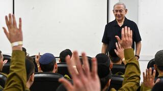 ראש הממשלה בנימין נתניהו ביקר בבסיס תל השומר