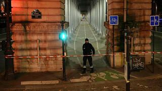  חשד לפיגוע בצרפת: אדם נרצח בדקירות במרכז פריז, הדוקר צעק 