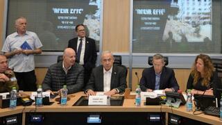 ראש הממשלה בנימין נתניהו בישיבת הקבינט לניהול המלחמה, בקריה בתל אביב ראש הממשלה בנימין נתניהו בישיבת הקבינט לניהול המלחמה, בקריה בתל אביב
