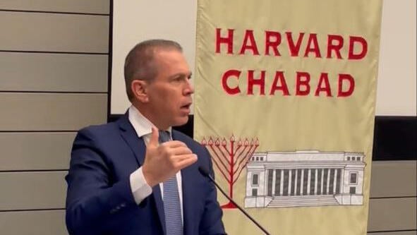 "הסרט הזה ישנה את הדרך שבה אתם רואים את המזרח התיכון". השגריר ארדן (צילום: משלחת ישראל באו"ם) גלעד ארדן במשלחת ישראל באו"ם בהקרנת סרט הזוועות של דובר צה"ל באוניברסיטת הרווארד