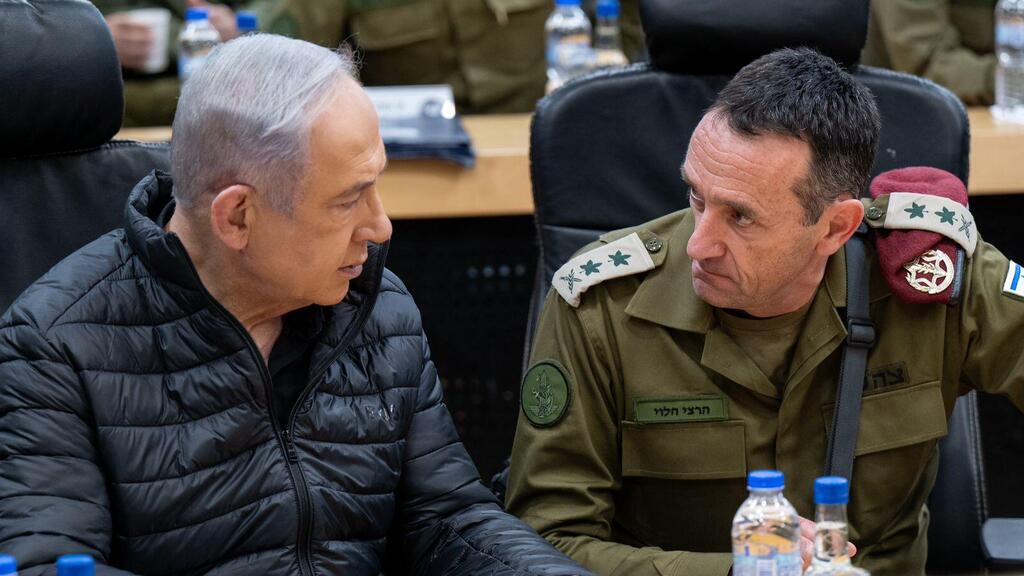 "הממשלה וכוחות הביטחון מחויבים לבצע בדק בית משמעותי". הלוי ונתניהו (צילום: עמוס בן גרשום, לע"מ) ראש הממשלה בנימין נתניהו, שר הביטחון יואב גלנט והרמטכ"ל רב-אלוף הרצי הלוי בהערכת מצב בצפון