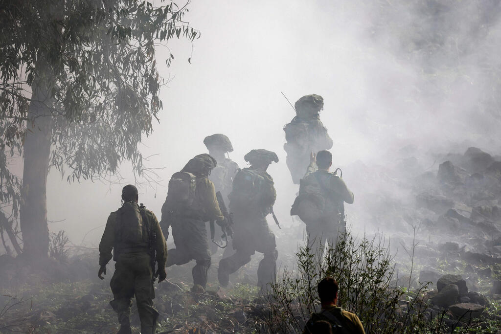 "חשבתי שאנשים ישתנו". חיילי צה"ל (צילום: Jalaa Marey / AFP) חיילים ליד גבול מושב קדמת צבי ברמת הגולן