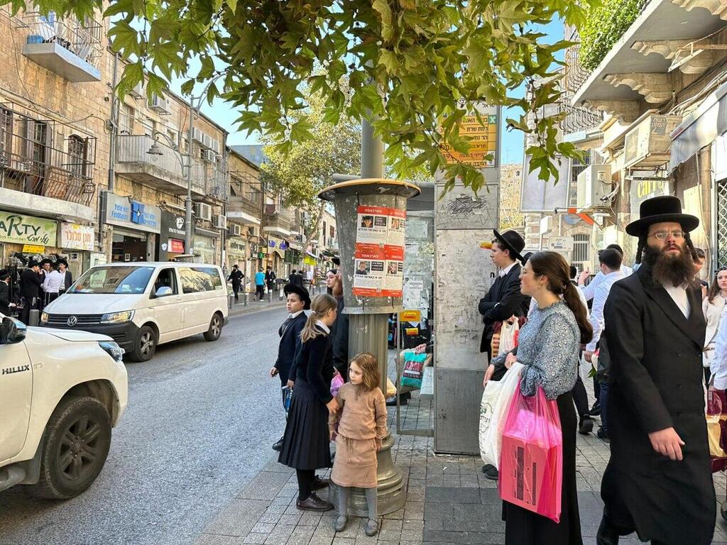 Yiddish posters in Jerusalem's Mea Shearim neighborhood for return of hostages 