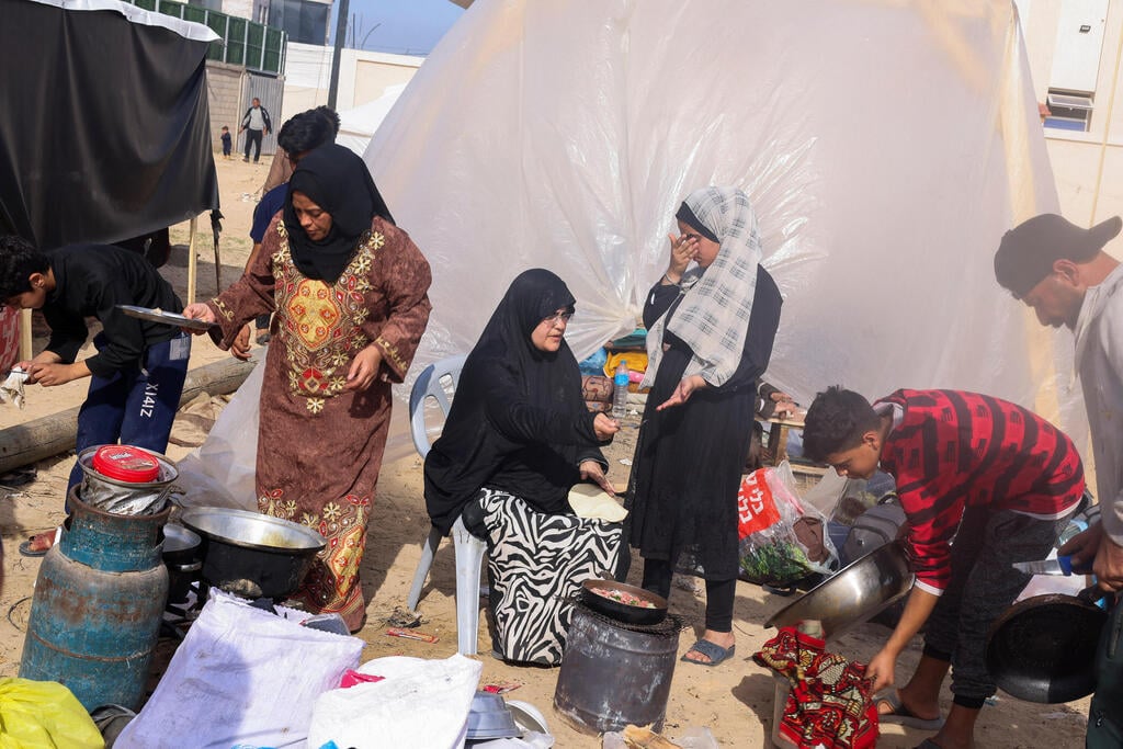 Displaced Gaza civilians in Rafah (Photo: Reuters / Saleh Salem) רפיח