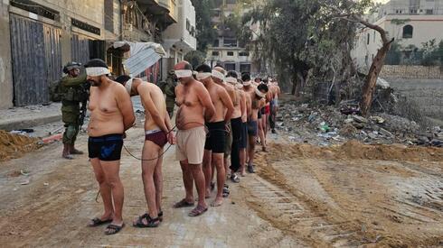 עזתים רבים שתועדו בתחתונים שוחררו, בצה"ל ביקשו: להבא לחלק להם סרבלים