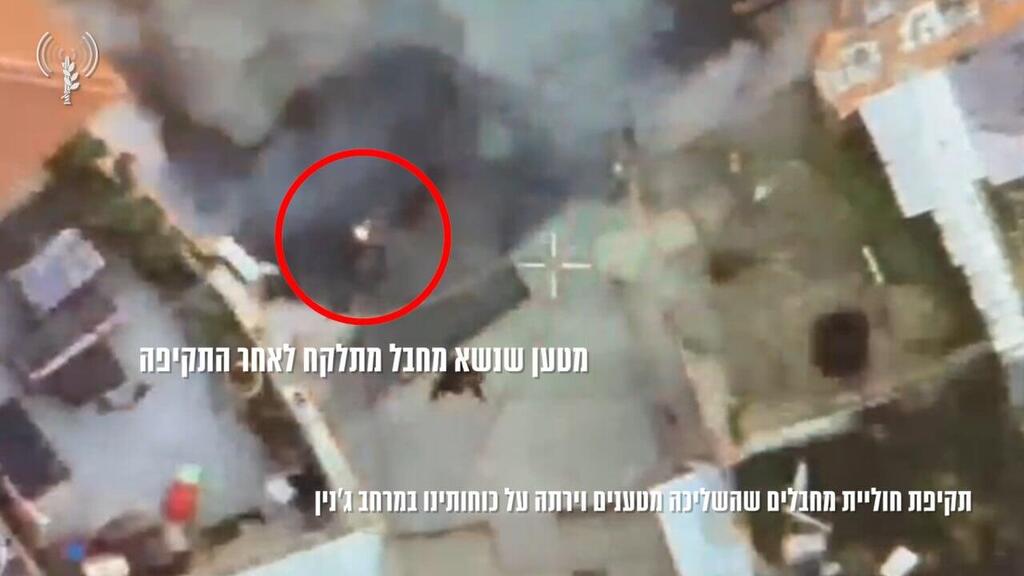 מטען שנשא מחבל מתלקח - ג'נין (צילום: דובר צה"ל) תיעוד מתקיפת כלי הטיס על חוליית המחבלים שזוהתה על ידי רחפני יחידת 636 משליכה מטענים