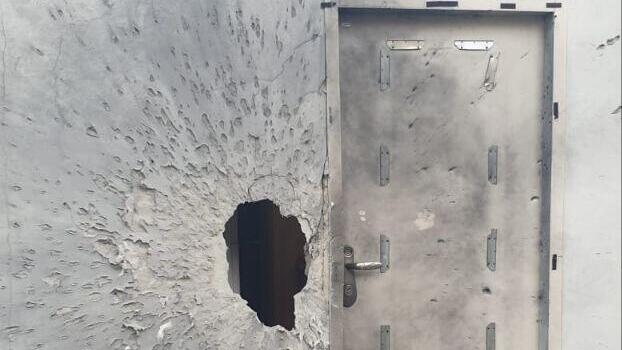 נזק מפגיעת נ"ט בברעם (צילום: אורי ישכיל) תיעוד הנזקים מפגיעת טיל בגליל העליון