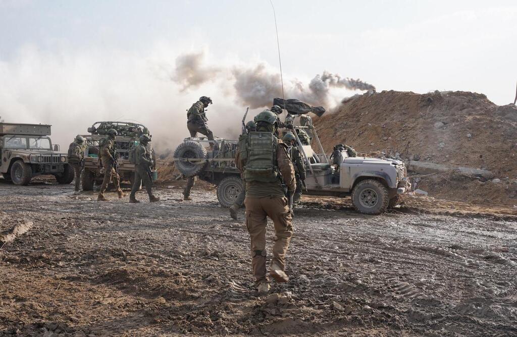 IDF focusing firepower on terrorist stronghold in Shujaiya (Photo: IDF Spokesperson's Unit) תיעוד מהזיהוי של גדוד האיסוף 414 ותקיפת המחבל על ידי מסוק קרב
