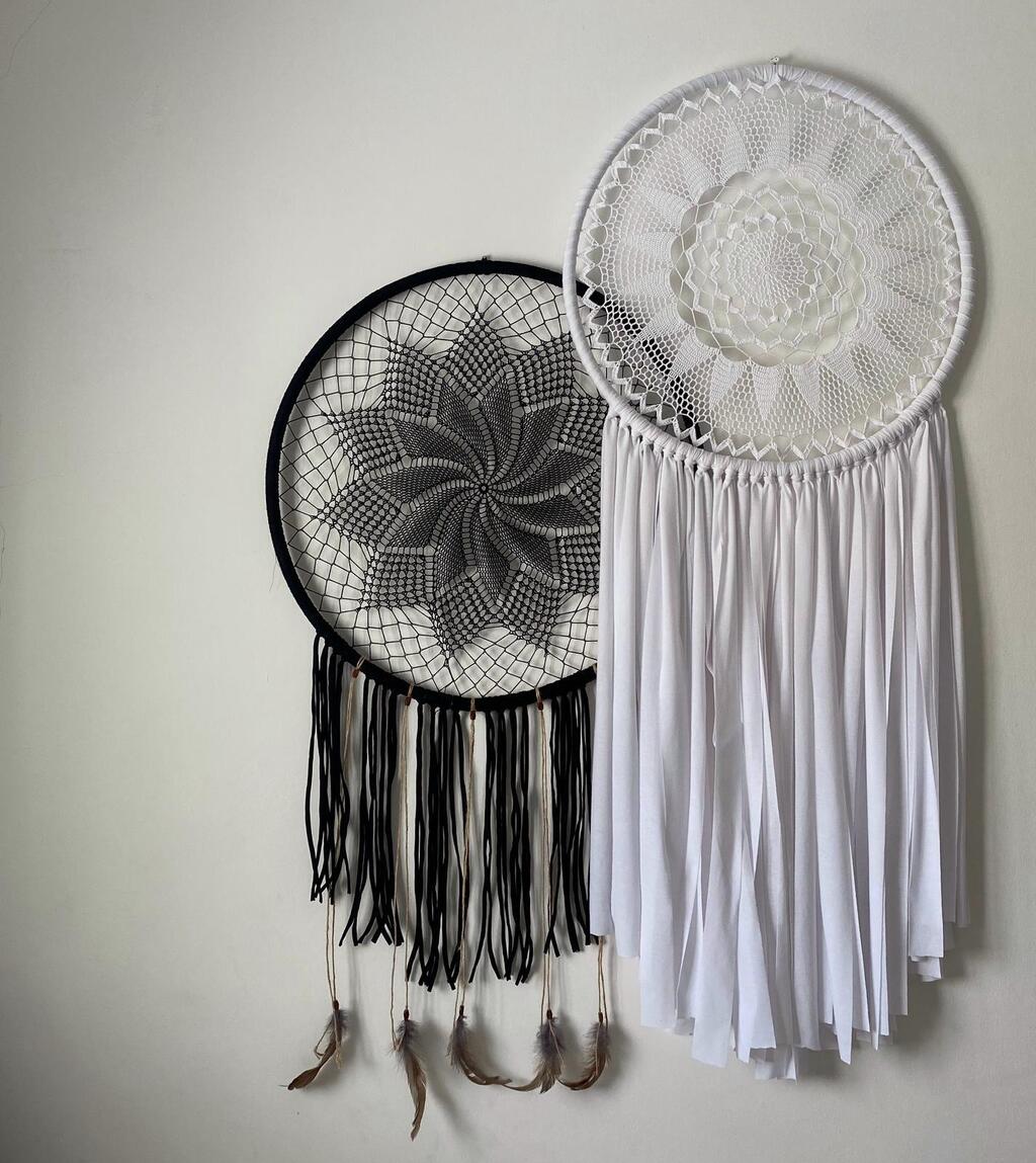 לא רק דובים: גם לוכדי חלומות, תיקים ועוד (צילום: הדר חריק) מיזם הדובי של המדינה