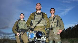 מימין: מפקד הצוות עמית חצרוני, המג"ד רועי הורוביץ והמ"פ מיתר קדוש מימין: מפקד הצוות עמית חצרוני, המג"ד רועי הורוביץ והמ"פ מיתר קדוש