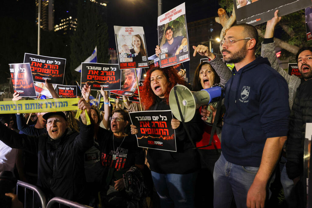 צילום: AHMAD GHARABLI / AFP מחאה בתל אביב