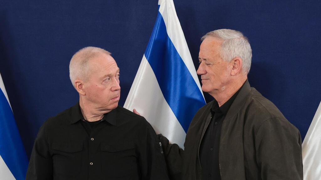 גנץ וגלנט (צילום: נעם ריבקין פנטון) בנימין נתניהו, יואב גלנט ובני גנץ
