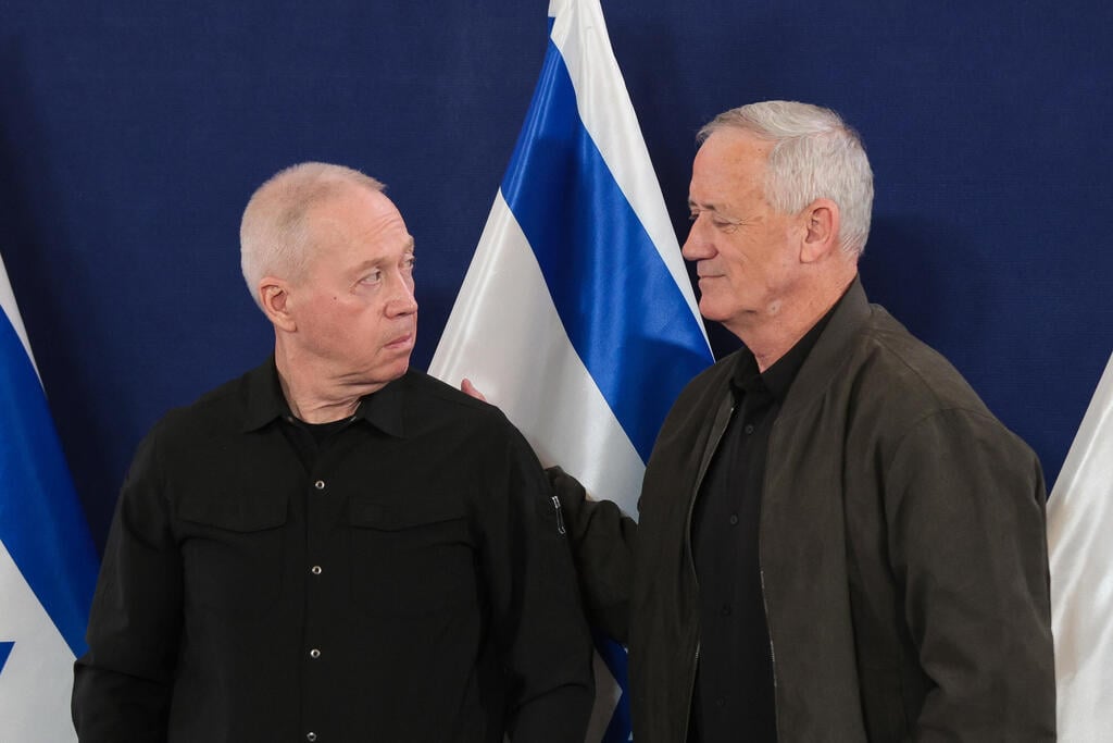 גנץ וגלנט. טענות שהם מתואמים עם דרעי (צילום: נעם ריבקין פנטון) בנימין נתניהו, יואב גלנט ובני גנץ