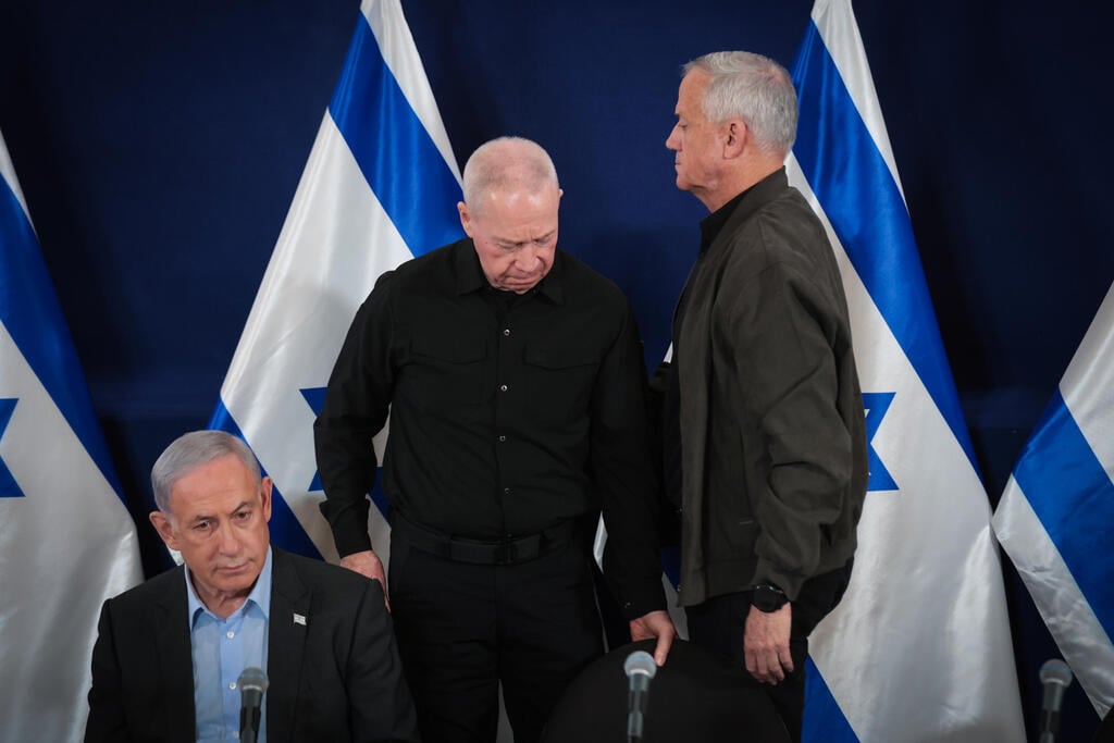 קונצנזוס בקבינט. גנץ, גלנט ונתניהו (צילום: נעם ריבקין פנטון) בנימין נתניהו, יואב גלנט ובני גנץ