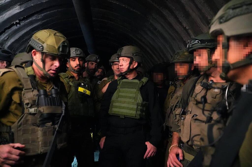 צילום: אריאל חרמוני, משרד הביטחון יואב גלנט בסיור במנהרת הטרור שחשפו כוחות צה"ל סמוך למעבר ארז
