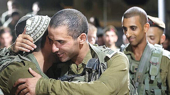 רס"ן משה בר-און במסע הכומתה של חייליו, שבוע לפני שנכנס לעזה (צילום: דובר צה"ל) yk13721094