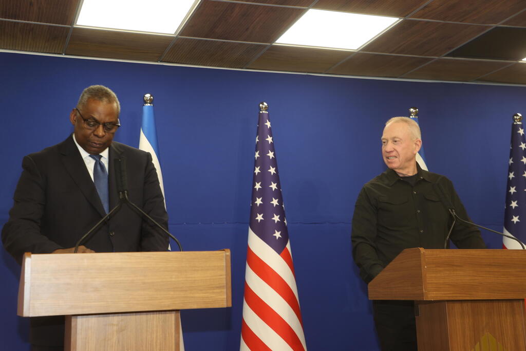 Joint statement by Gallant and Austin (Photo: Yariv Katz) הצהרה לתקשורת של יואב גלנט ומזכיר ההגנה האמריקני, לויד אוסטין