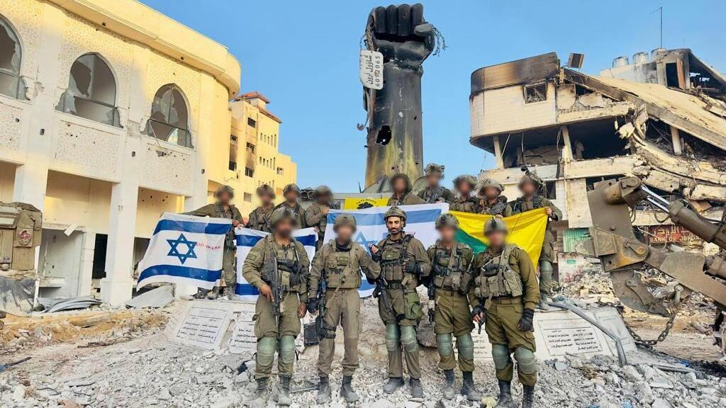 לוחמי גולני השתלטו על כיכר מרכזית בשכונת שג'אעיה (צילום: דובר צה"ל) תיעוד: לוחמי גולני השתלטו והשמידו כיכר מרכזית בשכונת שג'אעיה בה פסל המפאר את אסון הנגמ"ש ממבצע "צוק איתן"
